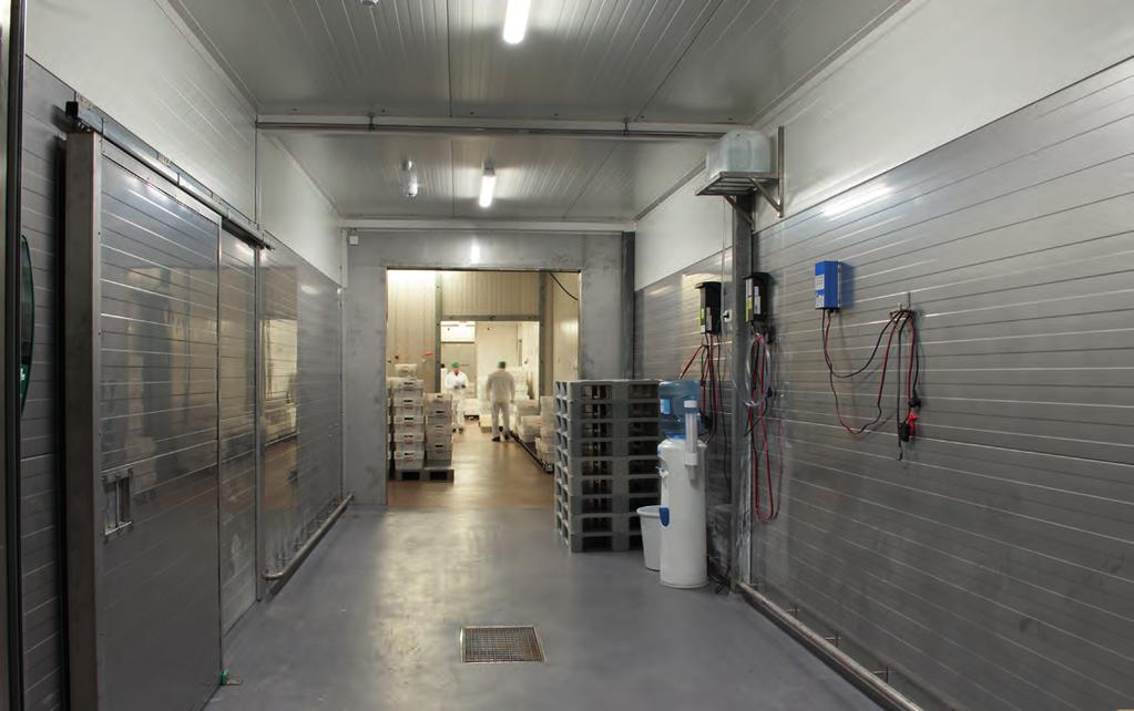 Numer E Typ Nazwa produktu Moc Kg Długość Dystrybucja światła Sterowanie Strumień świetlny Marlo - wiązka regałowa (O) 43 605 26 MA12O MA12O LED IP23 42W/840 42W 3,1 1190 O 5780 lm 43 605 29 MA12OED