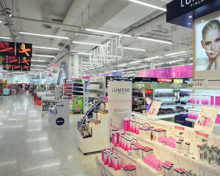 Tino Ramp LED > > Tino Ramp Energooszczędna, wszechstronna oprawa przemysłowa LED o niskich wymaganiach w zakresie obsługi technicznej i klasie ochrony IP44, o samonośnym korpusie.