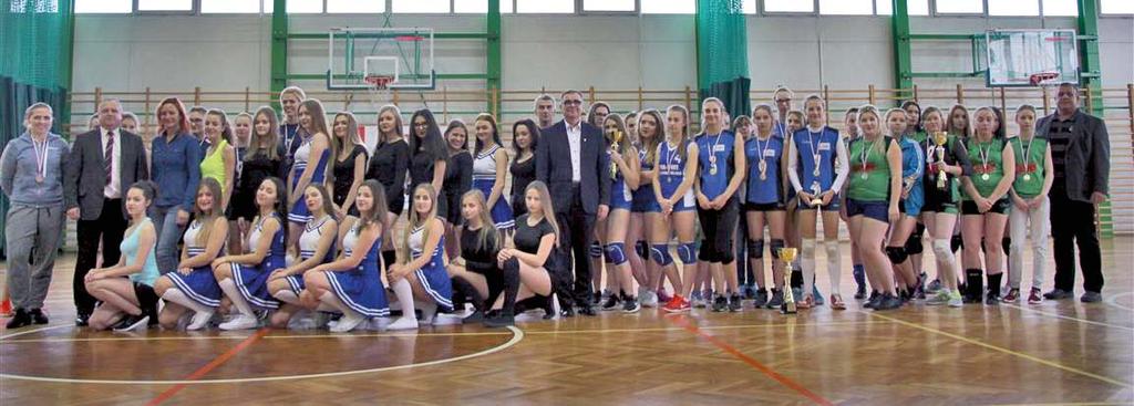 Nr 4/2017 15 II Otwarty Turniej Siatkówki o Puchar Starosty Zambrowskiego 24 października na hali sportowej Zespołu Szkół Ogólnokształcących w Zambrowie rozegrany został II Otwarty Turniej Siatkówki