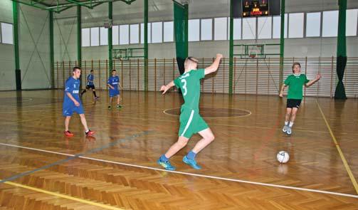 16 Nr 4/2017 II Turniej Piłki Nożnej o Puchar Starosty Zambrowskiego 7 listopada na hali sportowej Zespołu Szkół Ogólnokształcących w Zambrowie rozegrany został II Turniej Piłki Nożnej o Puchar