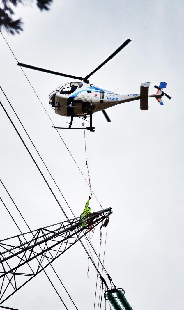 Projekty w toku Pozostałe najważniejsze projekty w toku: Montaż OPGW na trzech liniach 220 kv (~ 260 km) i dwóch liniach 400 kv (~ 200 km) Budowa nowej linii 2x400 kv Mikułowa Czarna (~100 km)