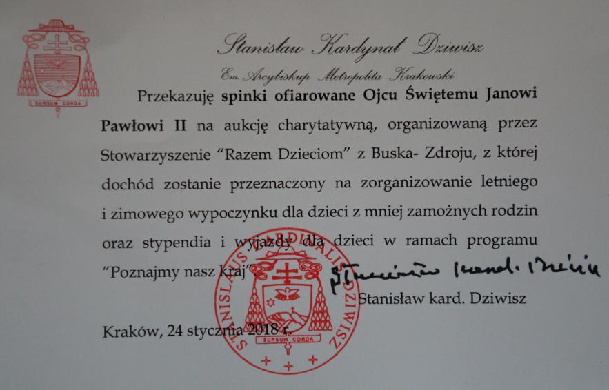 złotych spinek z brylancikami, które były