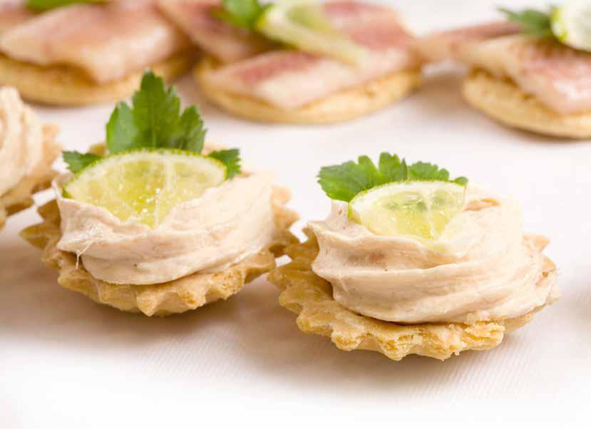 VERA HORECA PRZETWORY RYBNE CANNED FISHES TUŃCZYK TUNA FISH Tuńczyk w kawałkach w oleju roślinnym Tuna chunks in oil Tuńczyk w kawałkach w sosie własnym Tuna chunks in own sauce 1705 g