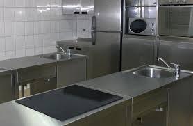 brak orzeczeń lekarskich z badania przeprowadzonego do celów sanitarno - epidemiologicznych; brak wdrożonych instrukcji GHP oraz procedur opartych na zasadach systemu HACCP. W porównaniu do 2016 r.
