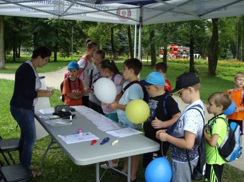 Materiały oświatowe przekazywane placówkom organizującym wypoczynek letni były wykorzystywane przez wychowawców do pogadanek pozwalających młodzieży uzyskać wiedzę potrzebną do zapobiegania wielu