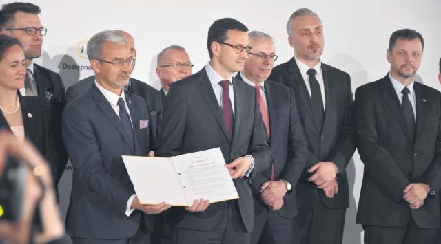 minister rodziny, pracy i polityki społecznej Elżbieta Rafalska, wiceminister Krzysztof Michałkiewicz oraz wicewojewoda Robert Gmitruczuk, reprezentujący województwo lubelskie.