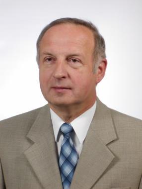 laboratorium EMC) oraz trzech badawczych finansowanych przez MNiSzW (grant dla młodych pracowników nauki, promotorski, zwykły badawczy).