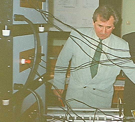 Tadeusz Janowski w Laboratorium Jako pracownik Politechniki Łódzkiej w latach 1964 67 był przewodniczącym zarządu ogniska TKKF przy Politechnice.