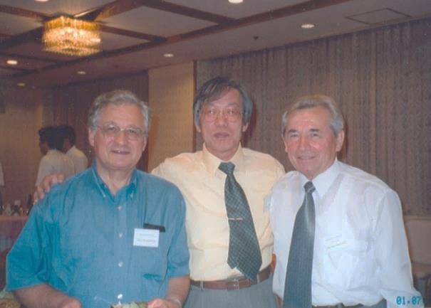 Profesorowie Ulrich Kogelschatz (ABB Zurich, Szwajcaria), Chobei Yamabe i Tadeusz Janowski