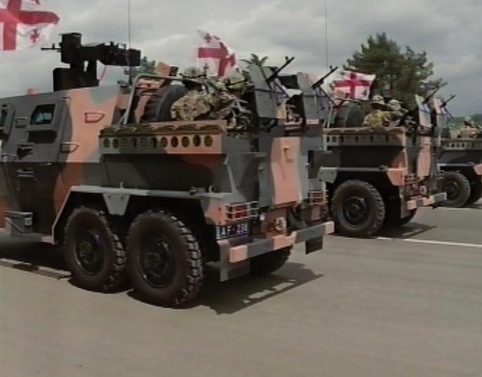 186 I r a k l i M a t c h a r a s h v i l i Ostatnia modyfikacja transportera Didgori Zdjęcie ostatniej modyfikacji transportera Didgori zrobione podczas prób parady