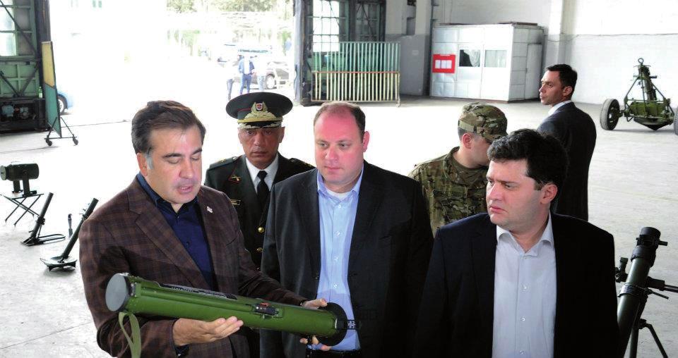 samolotów i nawet małego helikoptera. Ale najciekawszym eksponatem podczas prezentacji był pierwszy karabin szturmowy produkowany w Gruzji G-5.