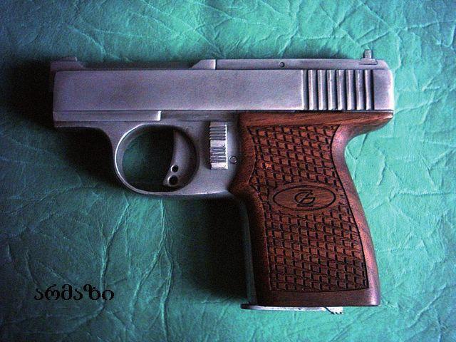 182 I r a k l i M a t c h a r a s h v i l i Pistolet Armazi kal. 6,35 mm W 2002 r.