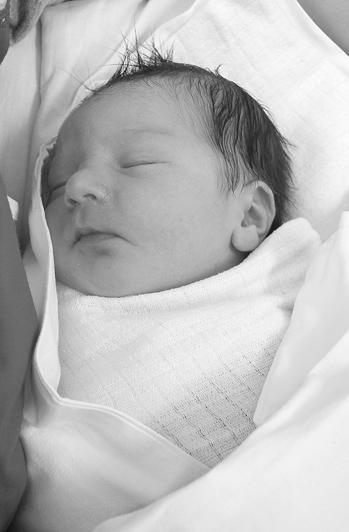 Przyszłam na świat 17 stycznia o godzinie 10.25. Po urodzeniu ważyłam 3500 g i miałam 57 cm długości.