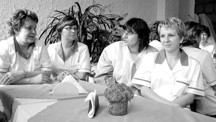 Nowiny WODZISŁAWSKIE wtorek, 22 stycznia 2008 r. Pracownicy firmy Ema Trans z Radlina twierdzą, że zarabiają grosze kosztem rodziny prezesa WYDARZENIA 9 Komu prezes daje zarobić?