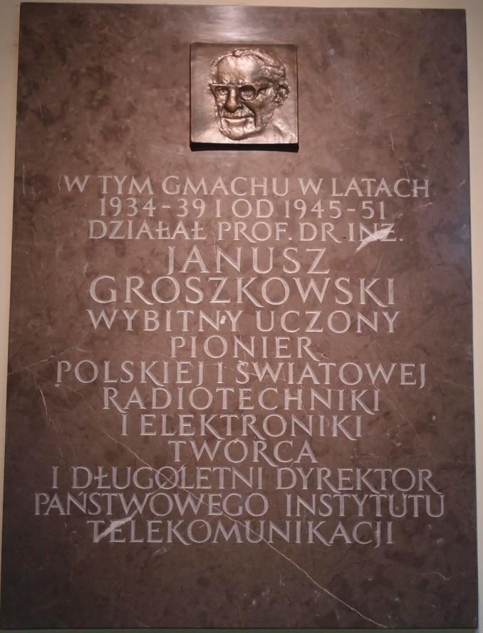 Ratuszowej 11 w Warszawie 25 Tablica Janusza Groszkowskiego