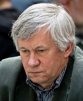 Frekwencja na turnieju wynosiła 7 par.