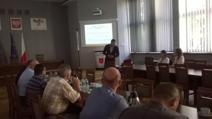 Pierwsze spotkanie otwarte odbyło się dnia 27.07.2017 r. o godz. 17:00 w Sali Konferencyjnej Urzędu Miejskiego w Ustrzykach Dolnych, na którym obecnych było 16 osób.