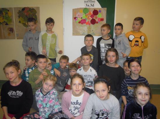 ruchową. Na zakończenie turnieju, dla każdego ucznia była przygotowana zdrowa niespodzianka owoce i sok owocowy. Każda klasa otrzymała również dyplom z podziękowaniami za aktywne uczestnictwo.