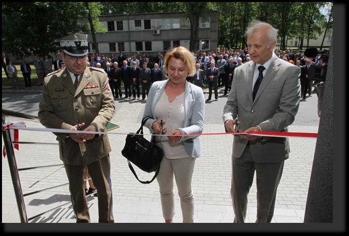 Budynek 36 otwarty!!! W dniu 17.06.2015 r., JM Rektor-Komendant WAT gen. bryg. prof. Zygmunt Mierczyk, Zastępca Dyrektora OPI Izabela Rycińska i Dziekan Wydziału prof. dr hab. inż.