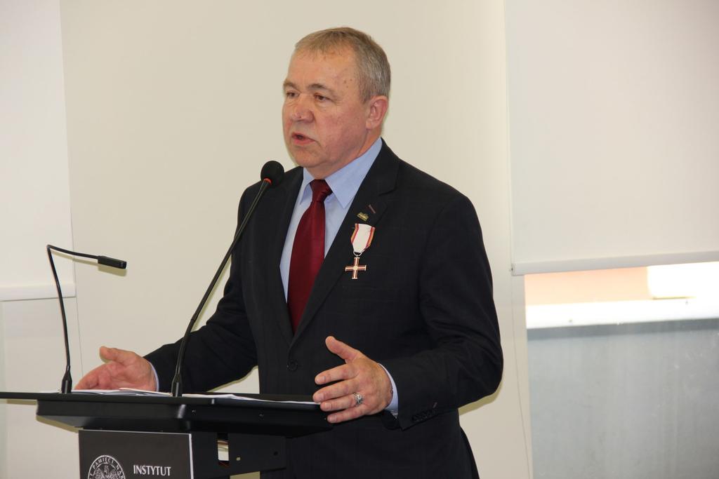 W uroczystościach uczestniczyli przedstawiciele władz państwowych, samorządowych, wojska, służb mundurowych i stowarzyszeń represjonowanych.