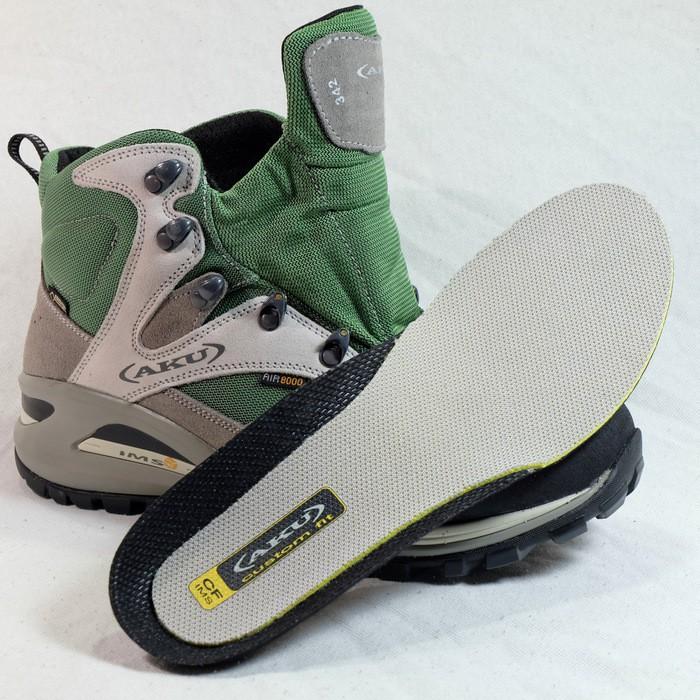zdjęcia od lewej: buty wyposażono w czterowarstwową zaawansowaną wkładkę (AKU 2 Exclusive Density Midsole), która wraz z pozostałymi systemami, w tym system IMS³ i system EXO dbają o wysoki komfort,