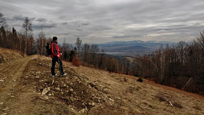 od lewej: Punkt Widokowy Babczaki na trasie z Skały Czarownic w stronę Magurki Wilkowicki /...gdzieś w okolicach 800m n.p.m. ponownie natrafiłem na bardziej zimowe, niż letnie warunki No właśnie błoto.