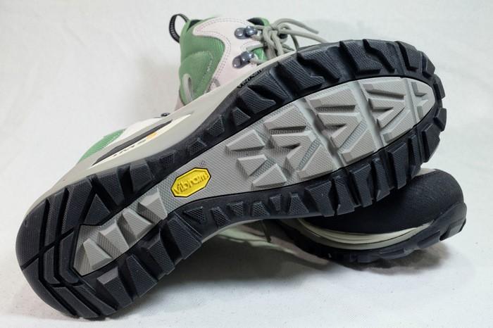 większości zaawansowanych modeli butów górskich, choć nie tylko, w przypadku recenzowanych wcześniej butów AKU Bellamont FG MID GTX, gdzie zastosowano podeszwę VIBRAM PREDATOR II EcoStep, była ona