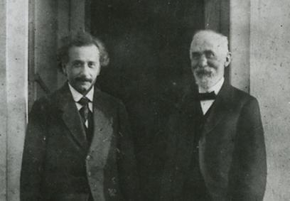 Transformaja Lorenza (1853-198) Posulay Einseina do szzególnej eorii względnośi: I. Prawa przyrody są idenyzne we wszyskih inerjalnyh układah odniesienia. II.