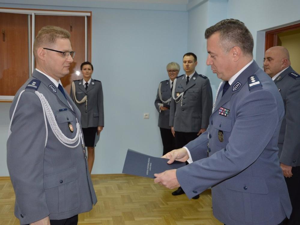 Od początku swojej drogi zawodowej związany był z pionem kryminalnym. Od 2015 roku był I Zastępcą Komendanta Powiatowego w Przysusze. Komendant Wojewódzki Policji zs.