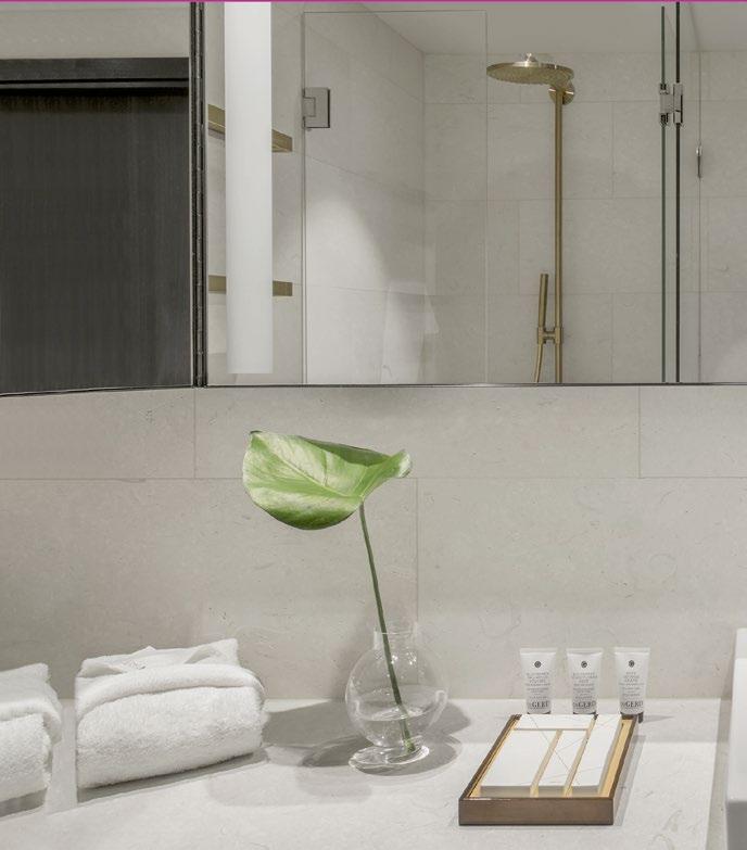 AXOR Inspiracje AT SIX HOTEL AT SIX HOTEL, SZTOKHOLM RENESANS ERY GLAMOUR. 142 Skrojone na miarę miejsce dla podróżujących w wielkim stylu. Reprezentacyjny adres w handlowej dzielnicy Sztokholmu.