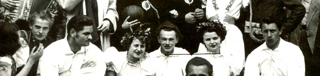 ZŁOTE MYŚLI ZE Gorzów na pochodzie 1 majowym w 1952 roku O K I E M JUJKI Historia uczy, że demokracja bez wartości łatwo się przemienia w jawny lub zakamuflowany