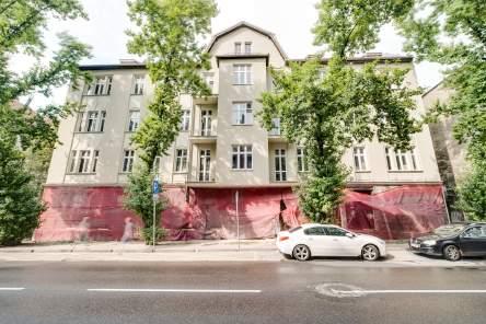 adaptacji poddasza oraz zmiany sposobu użytkowania lokali na parterze pod działalność komercyjną.