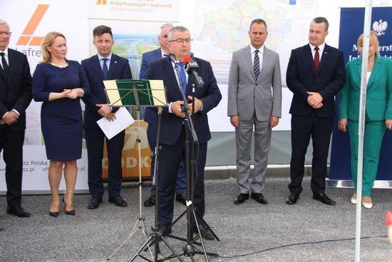 Minister infrastruktury Andrzej Adamczyk podkreślił ważność kłodzkiej obwodnicy - Inżynierowie zrobili to, co do nich należało, ta inwestycja się udała - zauważył minister A. Adamczyk. - Zadanie zostało wykonane!