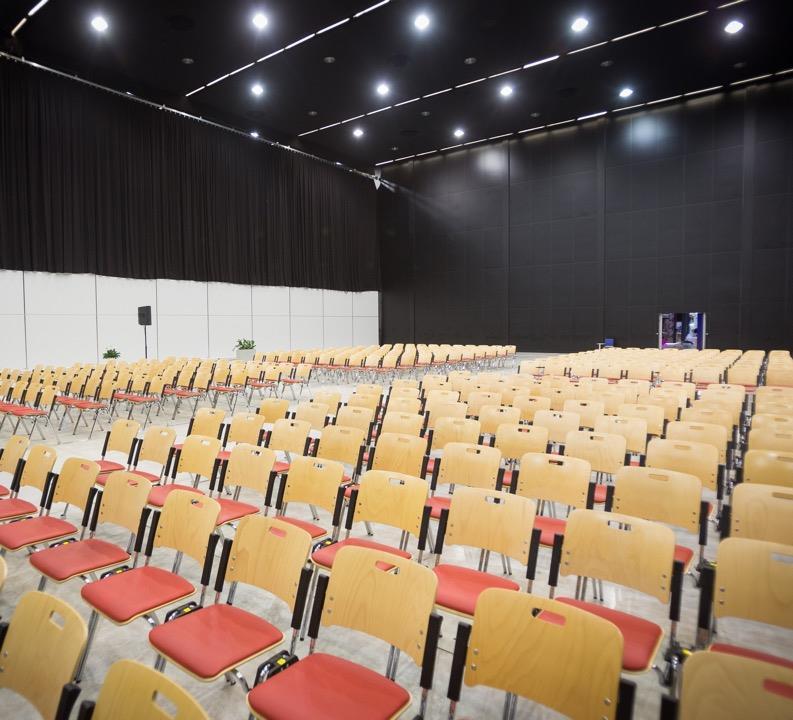 SALA WIELOFUNKCYJNA Możliwość podziału Sali Wielofunkcyjnej A na 2