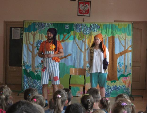 Widowisko teatralne w naszej szkole 26 października 2015r. w naszej szkole odbył się teatrzyk.