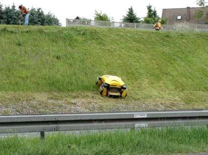 [Rozdział 9] [Pas drogowy autostrady] 35.1.Pas drogowy autostrady powinien być usytuowany pomiędzy liniami rozgraniczającymi, określonymi w decyzji o ustaleniu lokalizacji autostrady. 2.