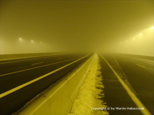 4.Między oświetlonym a nieoświetlonym odcinkiem autostrady należy wykonać strefę przejściową o długości co najmniej 200 m o zmniejszającym się natężeniu światła. 5.