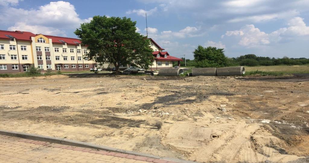 sposób powstaje pierwsza prawdziwa przestrzeń miejska w Koniecpolu, łącząca