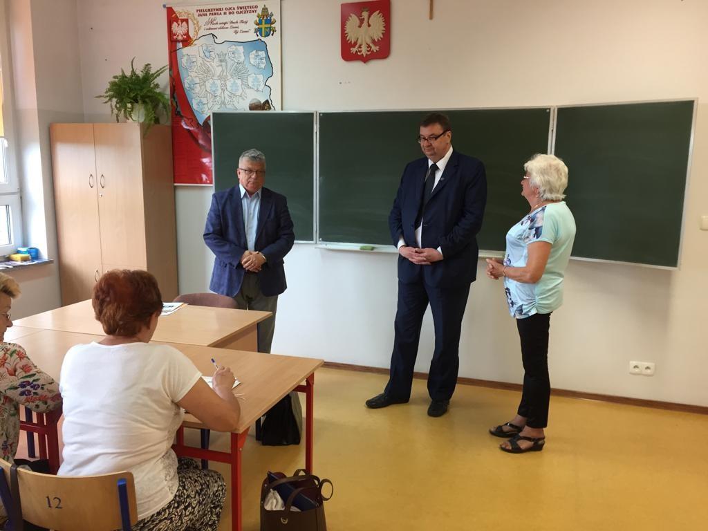 INFORMACJE Z ŻYCIA GMINY W dniu 30 maja spotkałem się z posłem na Sejm RP Szymonem