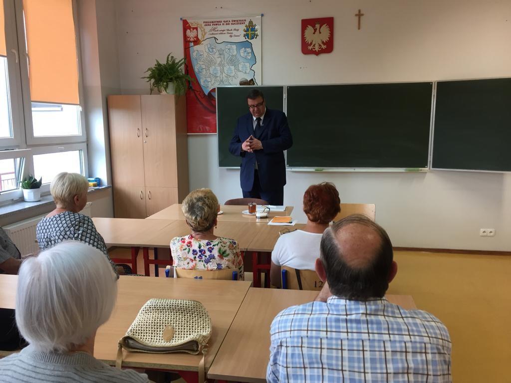 Koniecpol oraz coraz to bardziej zdegradowanego Pałacu Potockich.