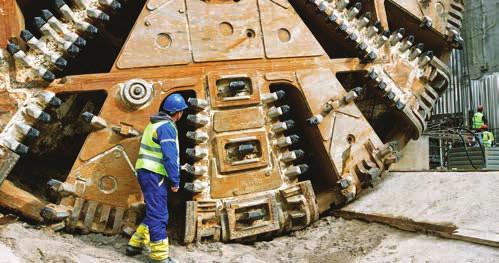 Polskie firmy bezwykopowe powinny bardziej dynamicznie rozwijać w kraju produkcję urządzeń i materiałów stosowanych w technologiach bezwykopowych i współdziałając z Fundacją, korzystać z możliwości,