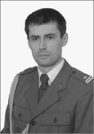 Robert MĘDRZYCKI Ukończył studia w Wojskowej Akademii Technicznej w 2008 roku. Tytuł zawodowy magistra inżyniera uzyskał w specjalności optoelektronika na Wydziale Elektroniki.