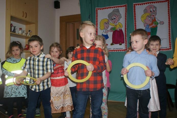 zaprezentowały swoje umiejętności recytatorskie, wokalne i taneczne.