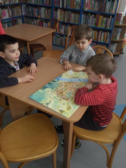 legend dzieci z naszego przedszkola wybrały się na zajęcia do Biblioteki Publicznej przy ul.