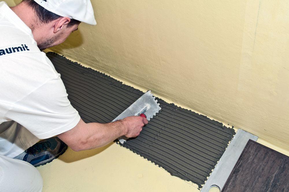 Walka z wilgocią jest długotrwała i kosztowna, dlatego lepiej jest dobrze zabezpieczać zwłaszcza, że materiałów dostępnych na rynku jest