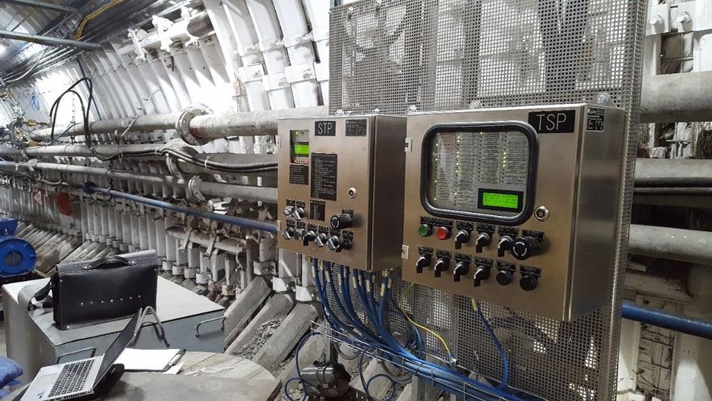 System klimatyzacji centralnej zapewniających komfort pracy załogi górniczej. Zdjęcie układ sterownia i kontrolowania pracy układu dołowego klimatyzacji centralnej w Bogdance.