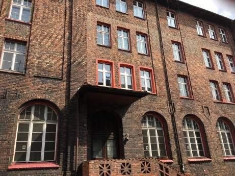 - 13 - W okresie objętym niniejszym raportem Zarząd spółki Śląska Prohibicja sp. z o.o. prowadził bieżącą działalność opartą na prowadzeniu restauracji w zabytkowej dzielnicy miasta Katowice Nikiszowiec oraz świadczenie związanych z tym usług gastronomicznych.