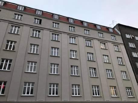 - 31 - WSKAZANIE PRZYCZYN NIESPORZĄDZANIA SKONDOLIDOWANYCH SPRAWOZDAŃ FINANSOWYCH jaką w okresie objętym raportem Emitent podjął w obszarze rozwoju Podstawą prawną dla zwolnienia z obowiązku