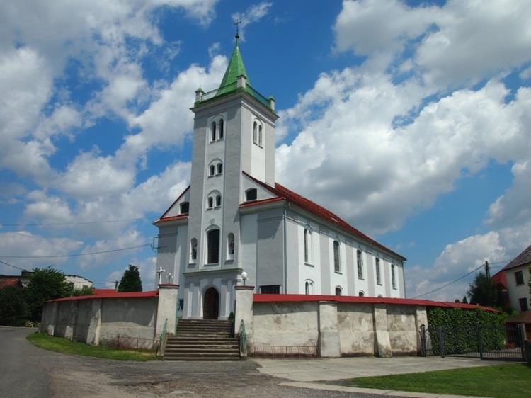 , a następnie rozbudowywany (ok. 1895 r.) i odnawiany w latach 1950 i 1963.