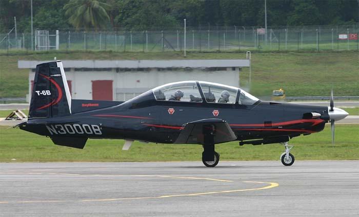 Military pilot training. Current status and future Szkolenie pilotów wojskowych. Stan aktualny i przyszłość Oprócz podstawowej wersji T-6A, Raytheon opracował także wersję T-6B (Rys.